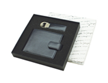 Набор в подарочной коробке портмоне с хлястиком и монетницей, брелок для трех ключей