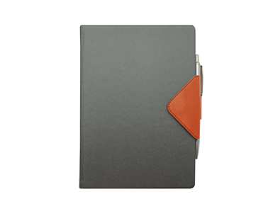 Ежедневник в твердой обложке с треугольным хлястиком на магните и держателем для ручки